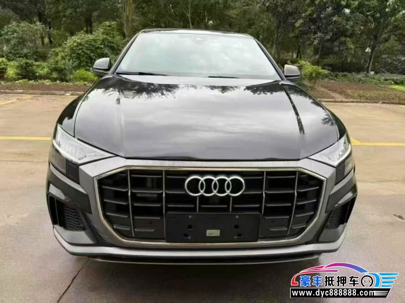 22年奥迪Q8轿车抵押车出售