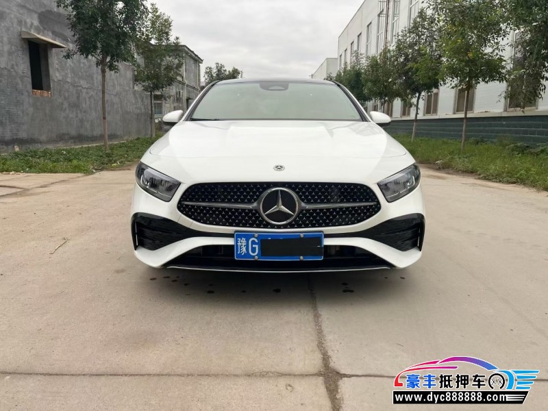 24年奔驰A轿车抵押车出售