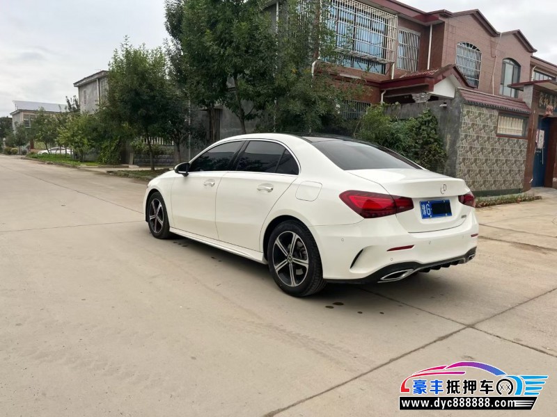 24年奔驰A轿车抵押车出售