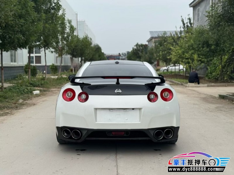 15年日产GT-R轿车抵押车出售