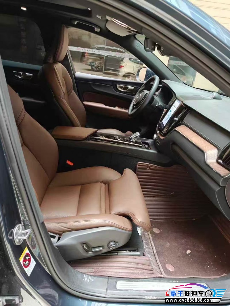 24年沃尔沃XC60轿车抵押车出售