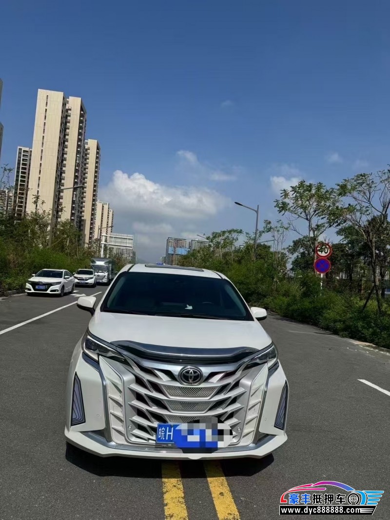 抵押车出售25年丰田塞纳轿车