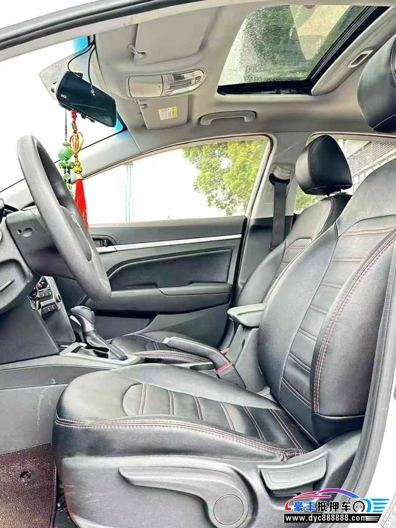 17年现代领动轿车抵押车出售