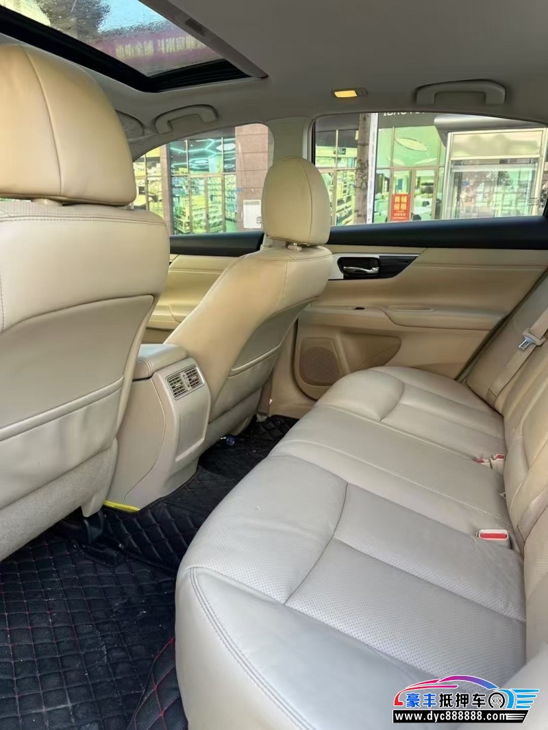 18年日产天籁轿车抵押车出售