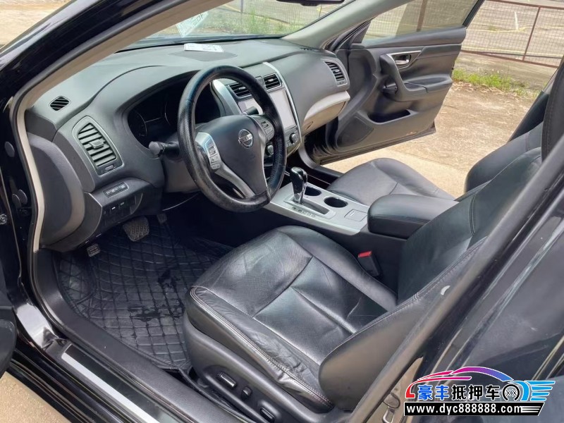 18年日产天籁轿车抵押车出售