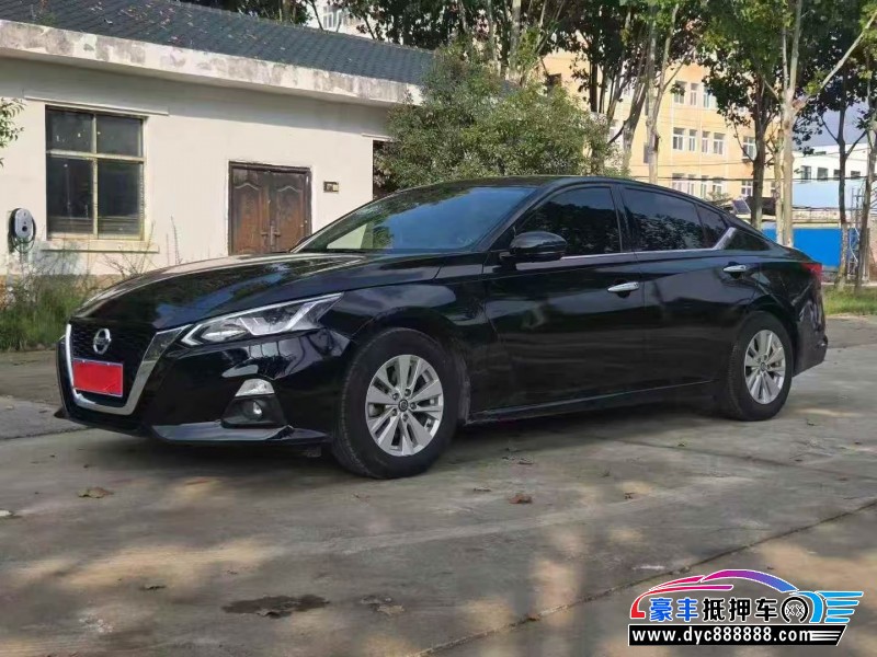 22年日产天籁轿车抵押车出售