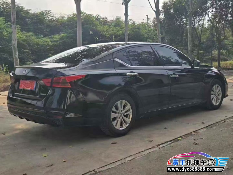 22年日产天籁轿车抵押车出售