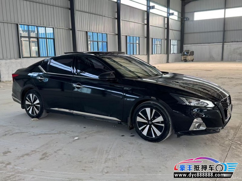 19年日产天籁轿车抵押车出售