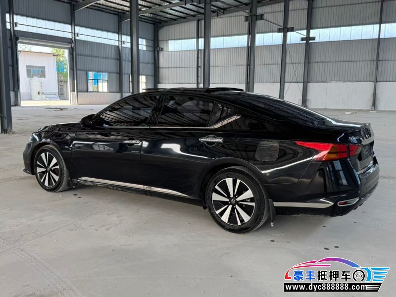 19年日产天籁轿车抵押车出售