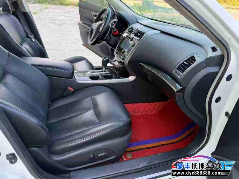 13年日产天籁轿车抵押车出售