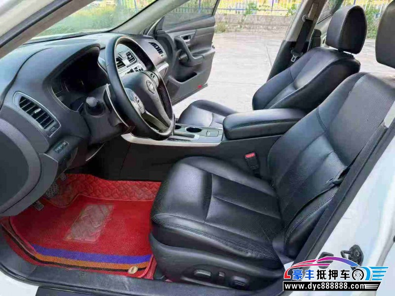 13年日产天籁轿车抵押车出售