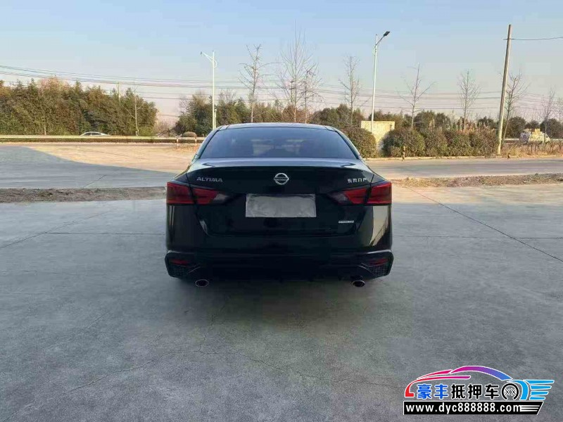 22年日产天籁轿车抵押车出售