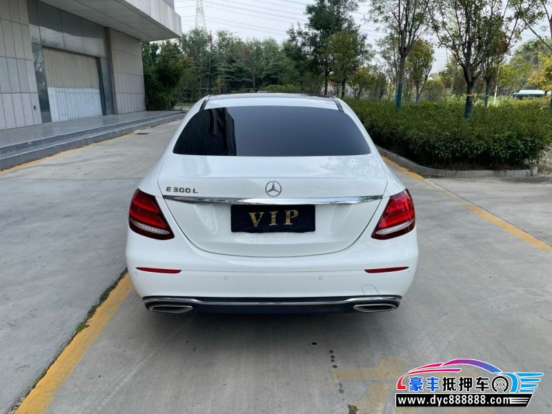 17年奔驰E轿车抵押车出售