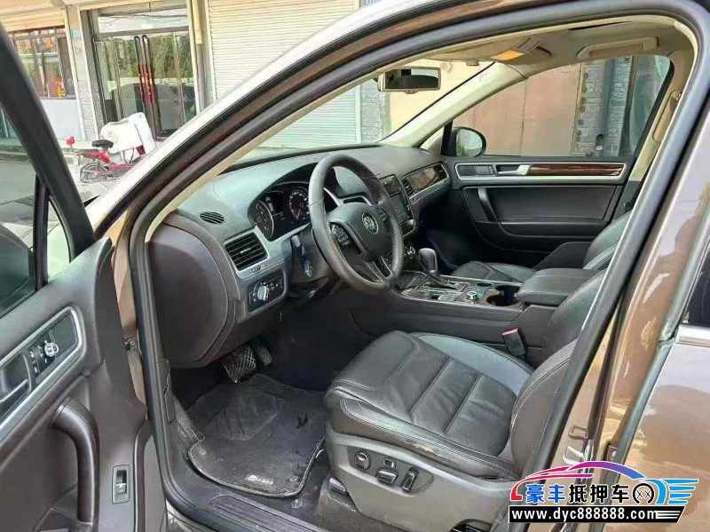 15年大众途锐轿车抵押车出售