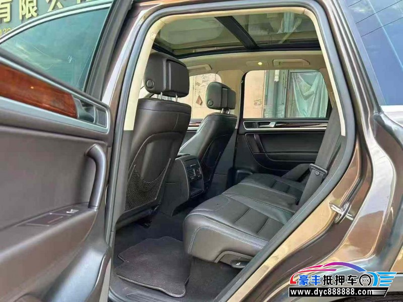 15年大众途锐轿车抵押车出售