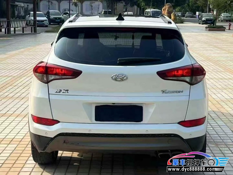 16年现代途胜轿车抵押车出售