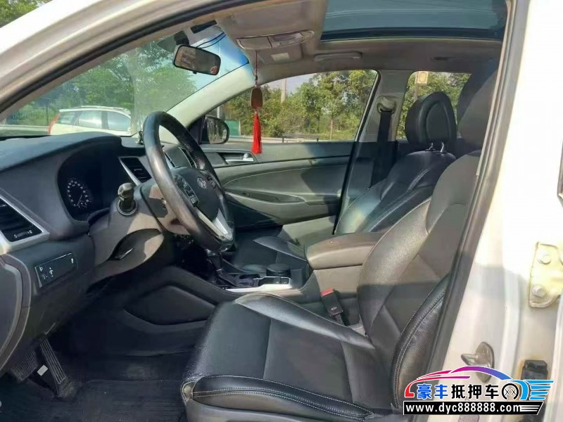 16年现代途胜轿车抵押车出售