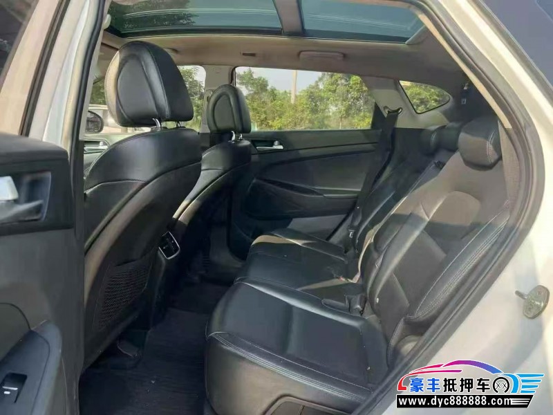 16年现代途胜轿车抵押车出售