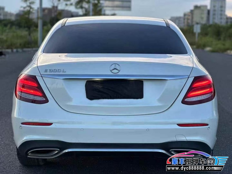 17年奔驰E轿车抵押车出售