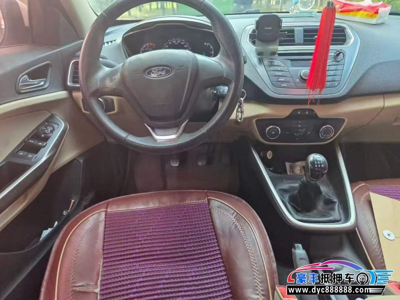 17年福特福睿斯轿车抵押车出售