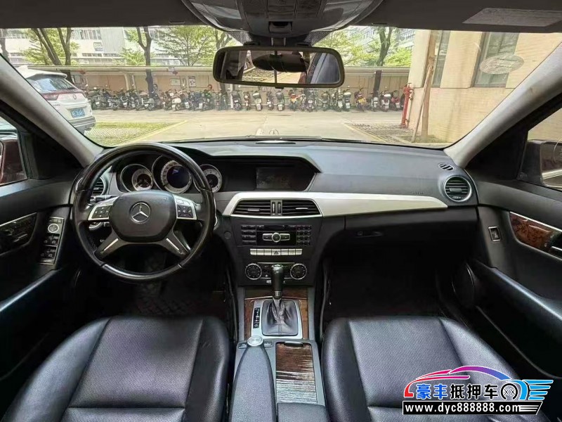 13年奔驰C轿车抵押车出售