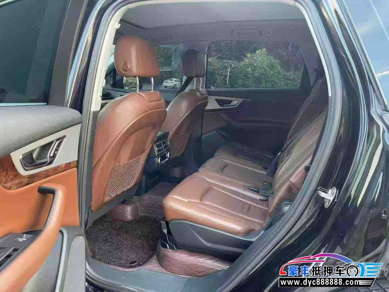 17年奥迪Q7轿车抵押车出售
