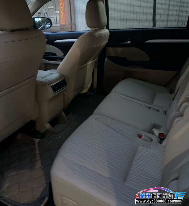 18年丰田汉兰达轿车抵押车出售