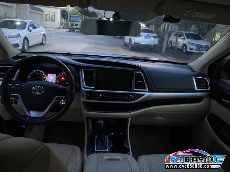 18年丰田汉兰达轿车抵押车出售