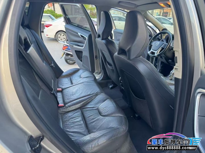 13年沃尔沃XC60轿车抵押车出售