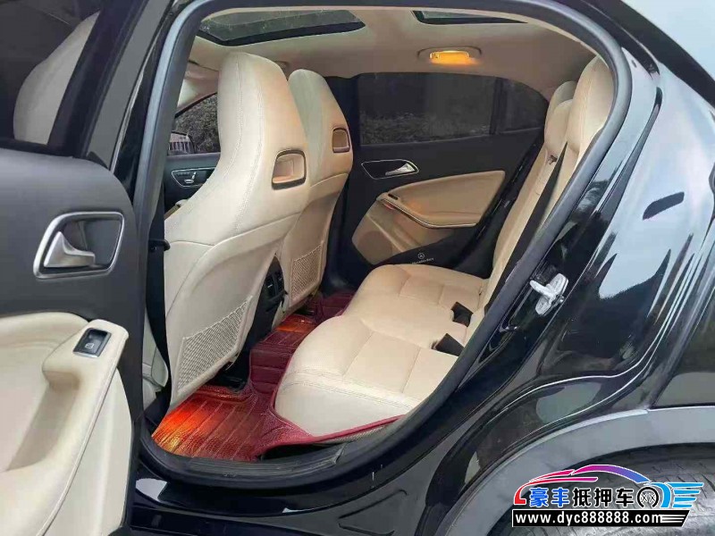 18年奔驰GLA轿车抵押车出售