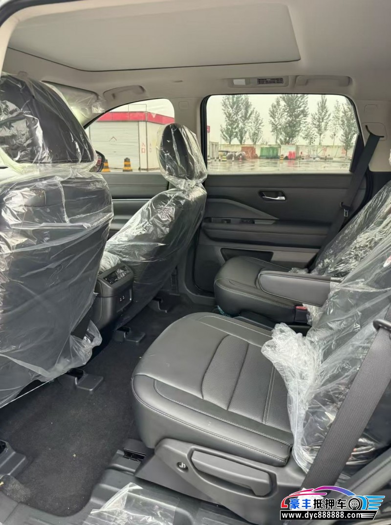 24年日产探陆轿车抵押车出售