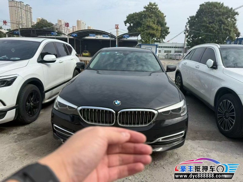 抵押车出售19年宝马5系轿车