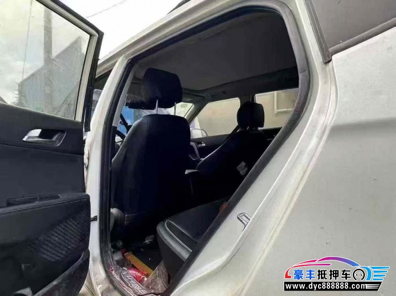 16年现代ix25轿车抵押车出售