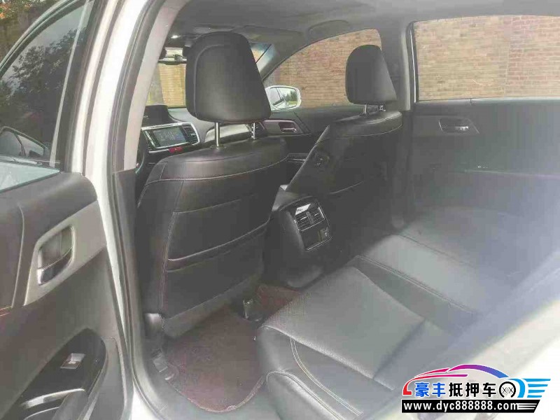 18年本田雅阁轿车抵押车出售