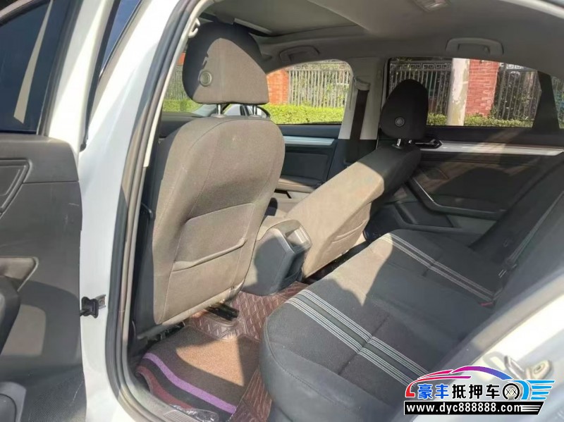 17年大众凌渡轿车抵押车出售