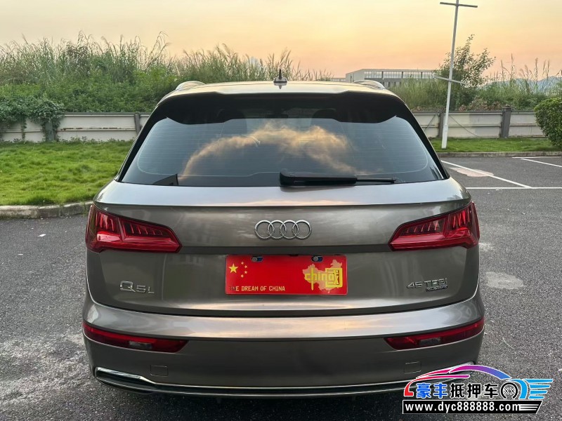 19年奥迪Q5轿车抵押车出售