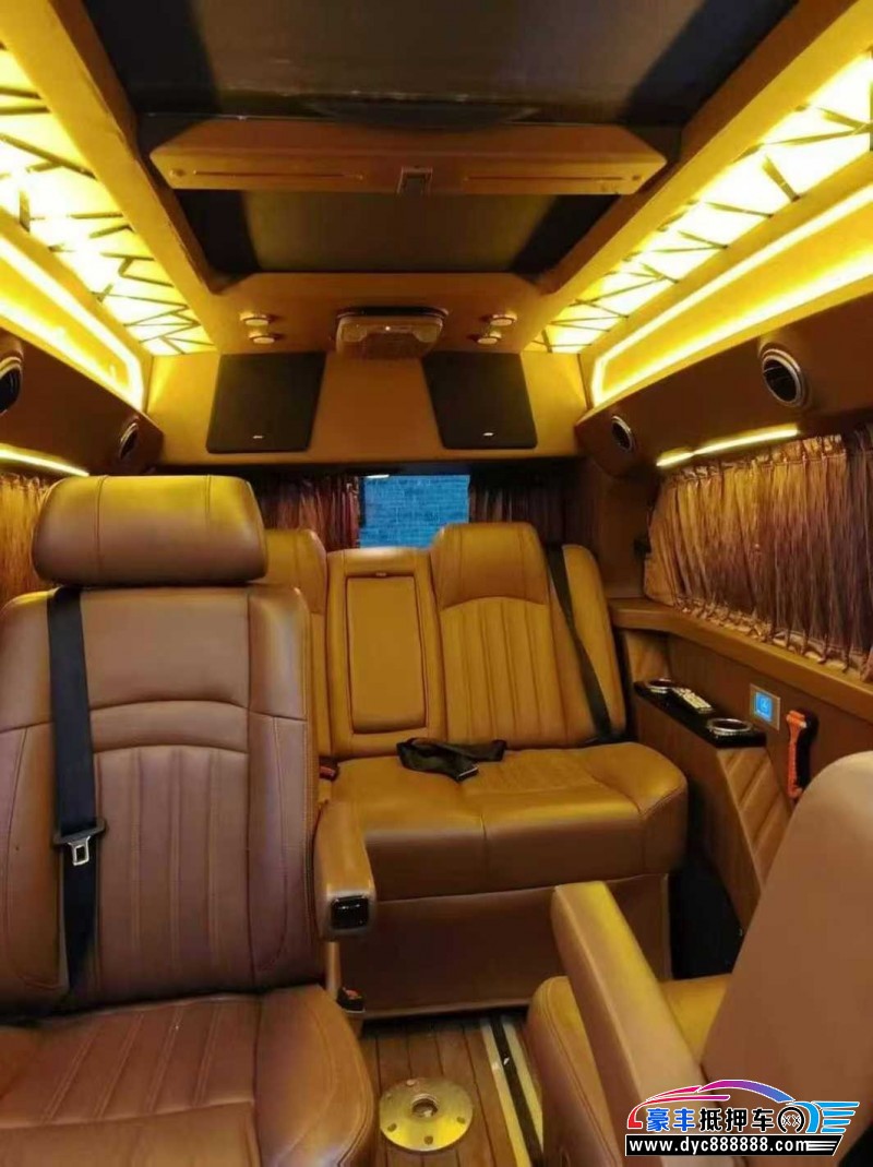 17年奔驰威霆轿车抵押车出售