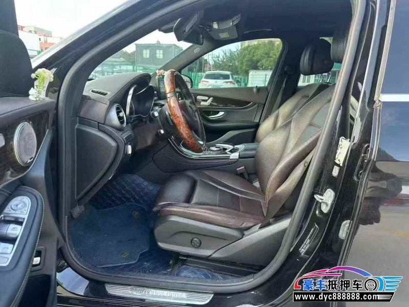 18年奔驰GLC轿车抵押车出售