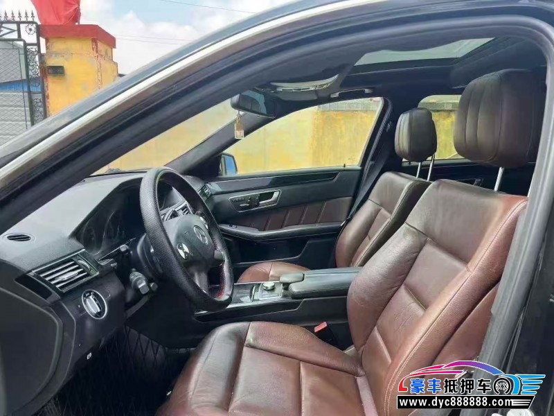 13年奔驰E轿车抵押车出售