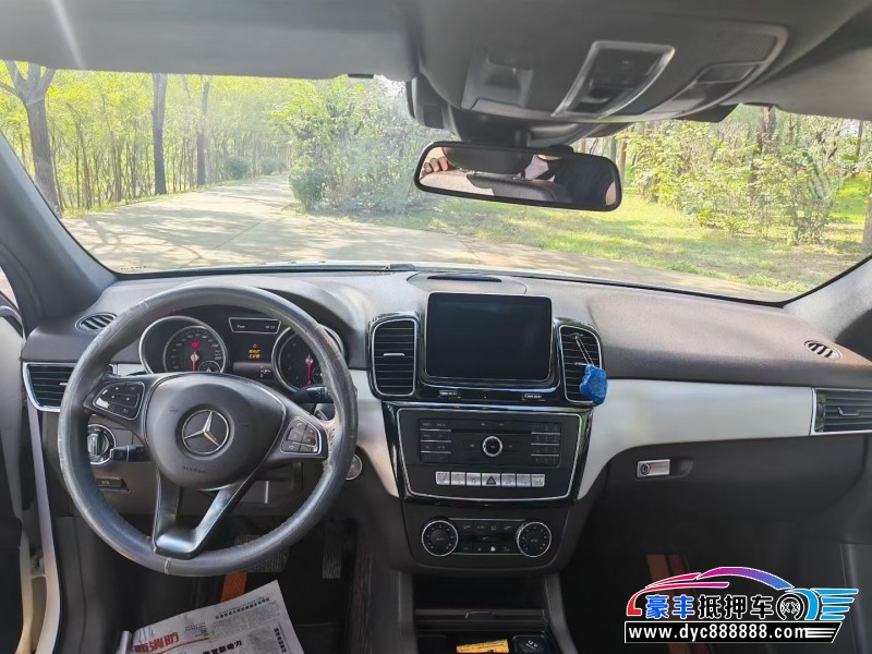 15年奔驰GLE轿车抵押车出售