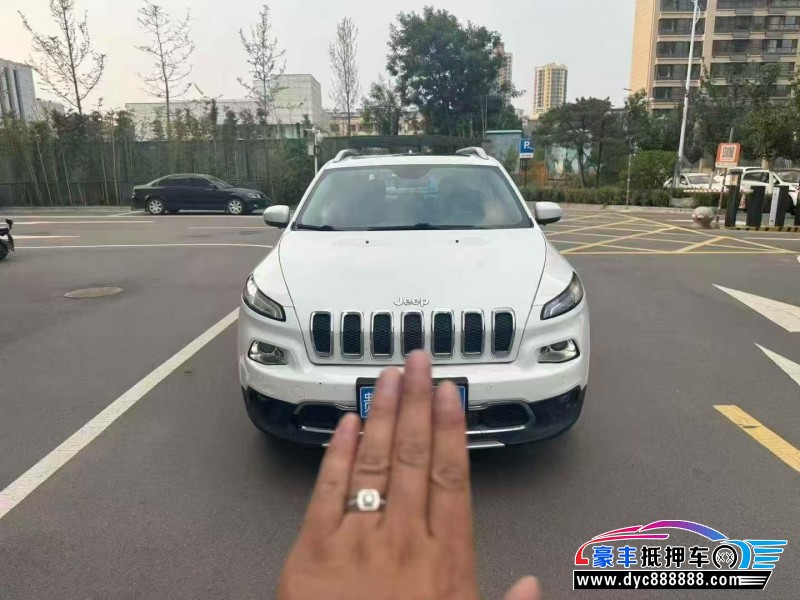 17年Jeep自由光轿车抵押车出售
