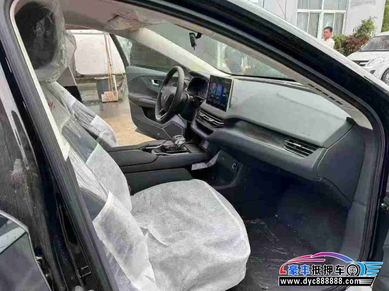 25年红旗EQM5轿车抵押车出售