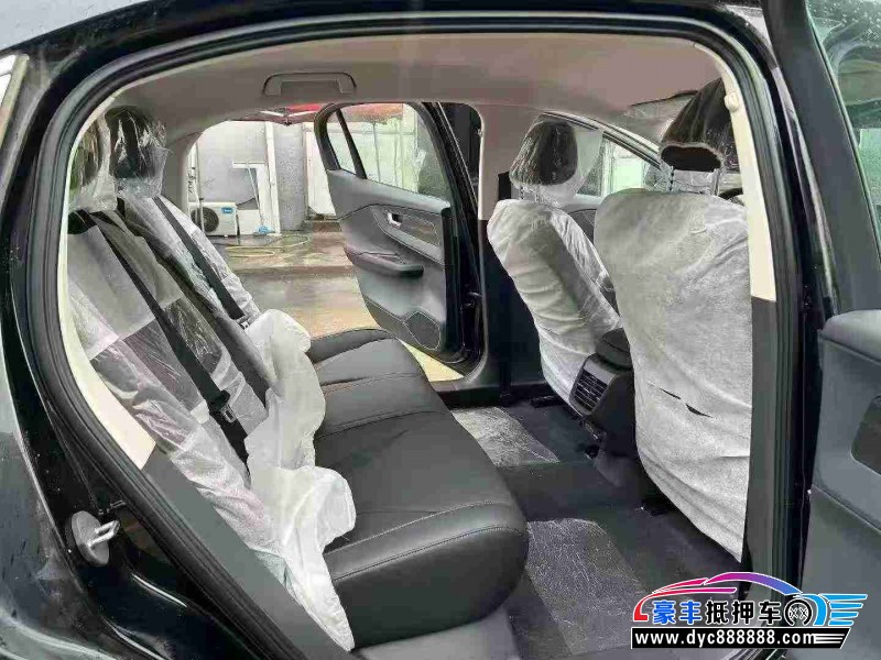 25年红旗EQM5轿车抵押车出售