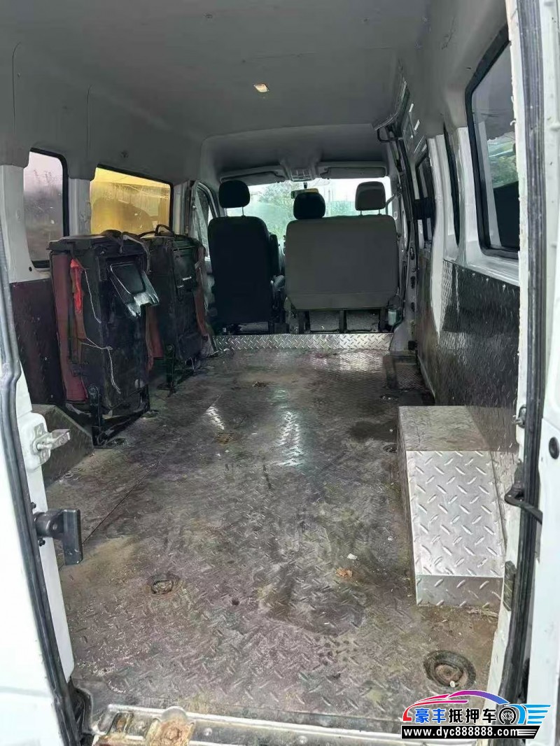 21年上汽大通V80轿车抵押车出售