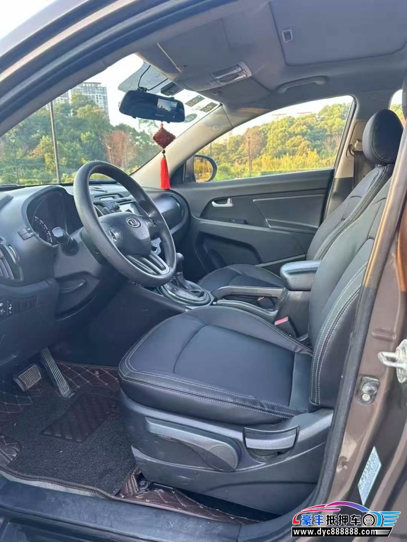 13年起亚智跑轿车抵押车出售