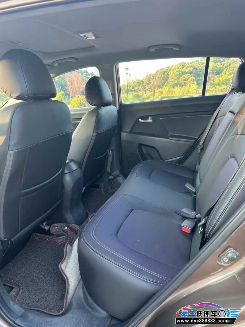 13年起亚智跑轿车抵押车出售