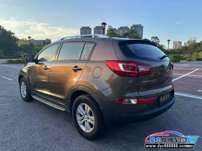 13年起亚智跑轿车抵押车出售