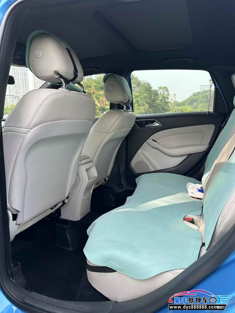 16年奔驰B轿车抵押车出售