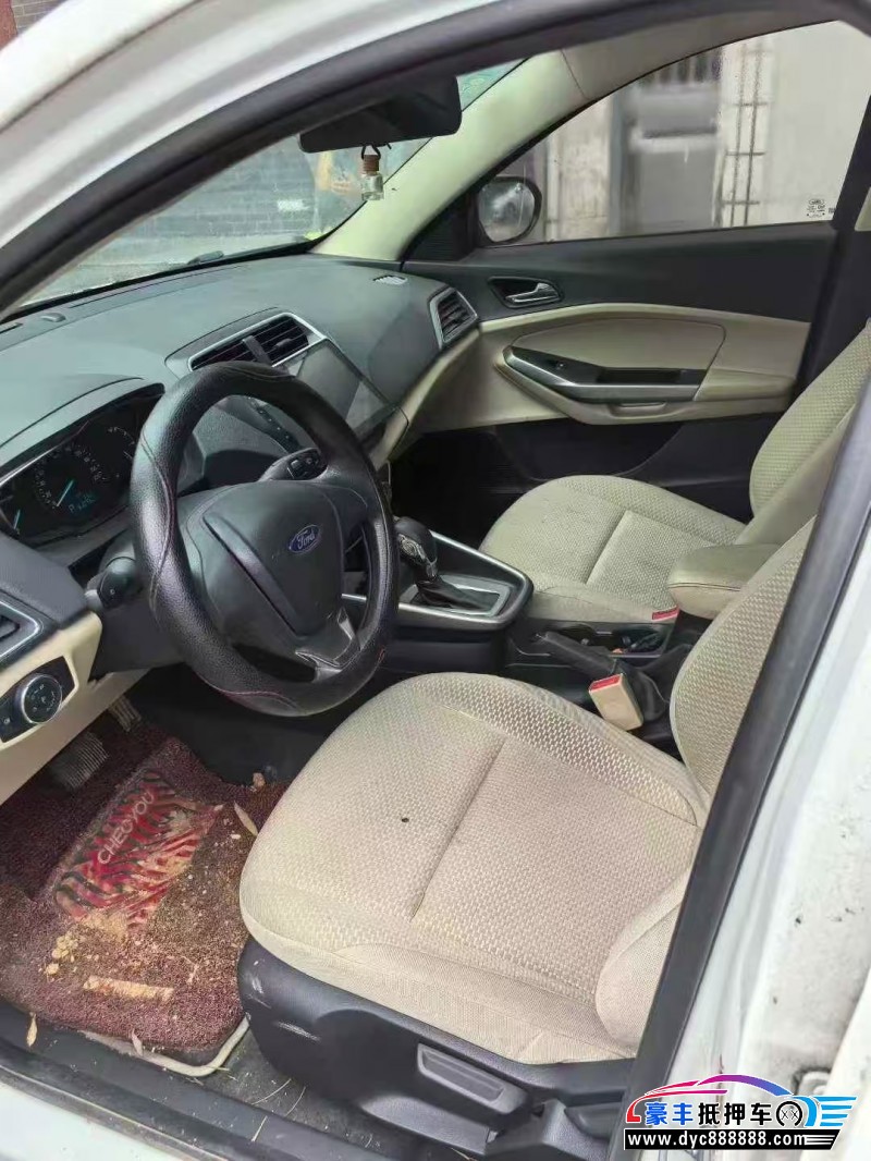 18年福特福睿斯轿车抵押车出售