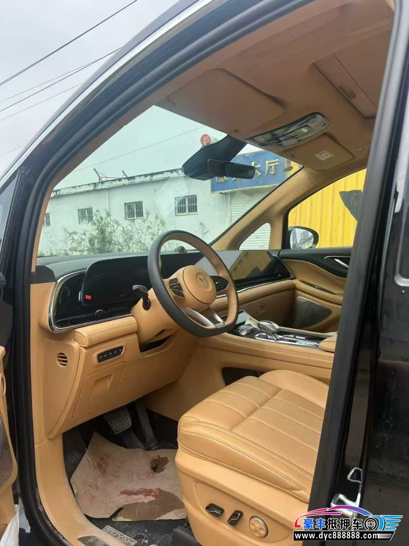 24年岚图梦想家轿车抵押车出售